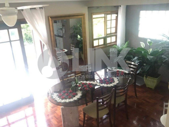 Imagem Casa com 4 Quartos à Venda, 245 m² em Jardim Itu - Porto Alegre Imagem Casa com 4 Quartos à Venda, 245 m² em Jardim Itu - Porto Alegre
