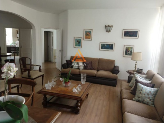 Imagem Casa com 4 Quartos à Venda, 378 m²