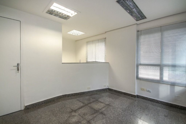 Sala Comercial à Venda, 28 m² em Itaim Bibi - São Paulo