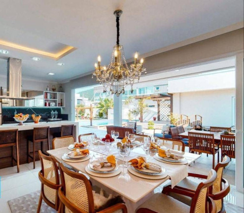 Imagem Casa com 3 Quartos à Venda, 769 m² em Santa Regina - Camboriú