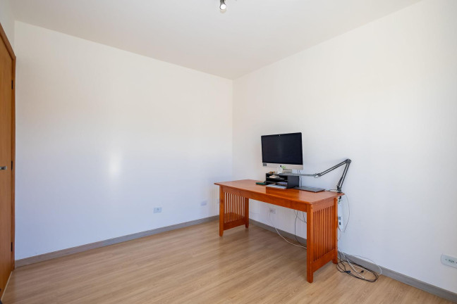 Imagem Sobrado com 3 Quartos à Venda, 192 m² em Pilarzinho - Curitiba