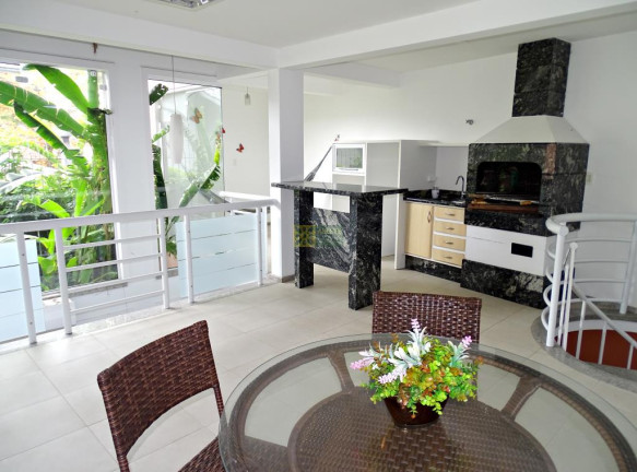 Imagem Casa com 4 Quartos à Venda, 215 m² em Centro - Porto Belo Imagem Casa com 4 Quartos à Venda, 215 m² em Centro - Porto Belo