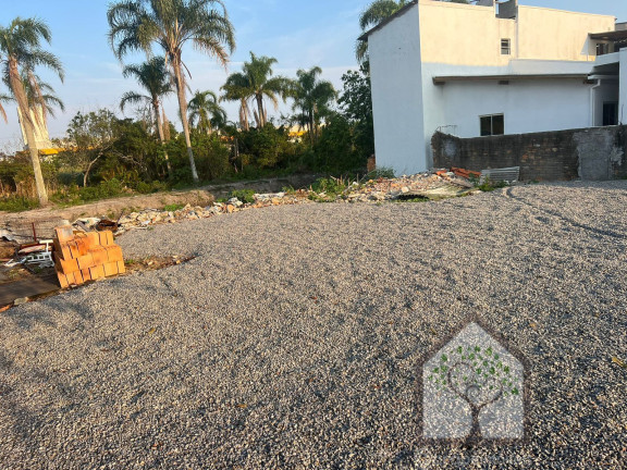 Terreno à Venda, 518 m² em Carianos - Florianópolis