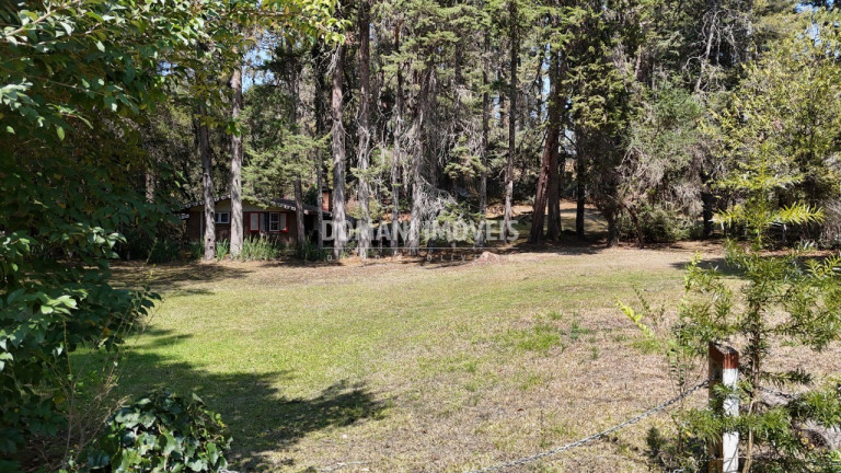 Imagem Terreno à Venda, 1.110 m² em Região De Capivari - Campos Do Jordão Imagem Terreno à Venda, 1.110 m² em Região De Capivari - Campos Do Jordão