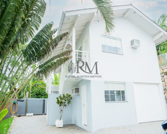 Imagem Casa com 7 Quartos à Venda, 800 m² em Praia De Fora - Palhoça Imagem Casa com 7 Quartos à Venda, 800 m² em Praia De Fora - Palhoça