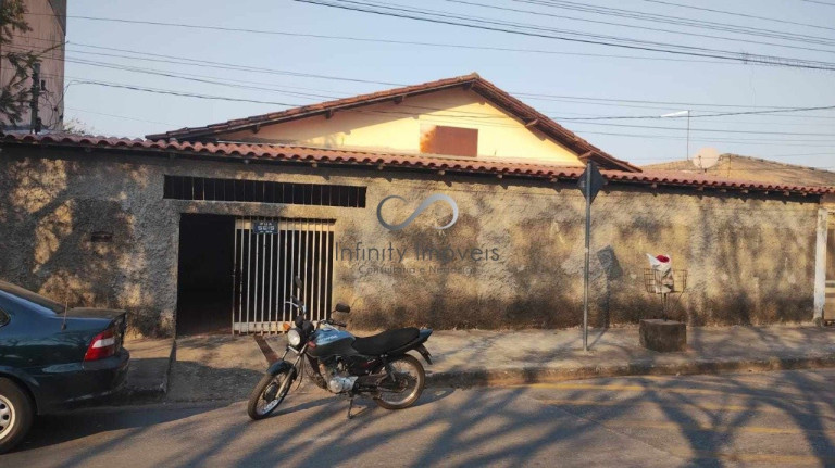 Casa com 4 Quartos à Venda, 360 m² em Vale Das Amendoeiras - Contagem