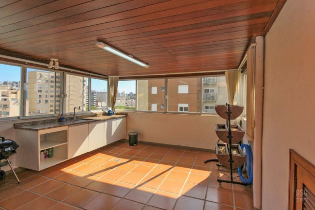 Imagem Imóvel com 3 Quartos à Venda, 200 m² em Auxiliadora - Porto Alegre Imagem Imóvel com 3 Quartos à Venda, 200 m² em Auxiliadora - Porto Alegre