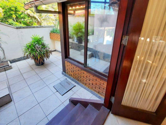 Imagem Casa com 3 Quartos à Venda, 390 m² em Piratininga - Niterói