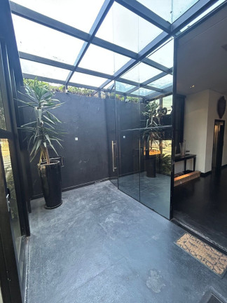Imóvel Comercial à Venda, 650 m² em Jardim Everest - São Paulo