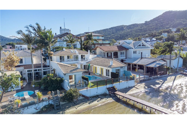 Imagem Casa com 5 Quartos à Venda, em Lagoa Da Conceição - Florianópolis Imagem Casa com 5 Quartos à Venda, em Lagoa Da Conceição - Florianópolis