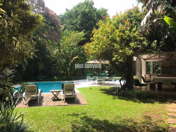Casa com 3 Quartos para Alugar, 539 m² em Morumbi - São Paulo