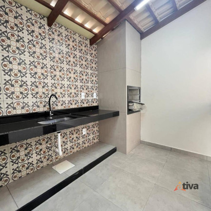 Imagem Casa com 3 Quartos à Venda, 75 m²