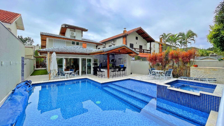 Casa com 6 Quartos à Venda, 270 m² em Riviera De São Lourenço - Bertioga