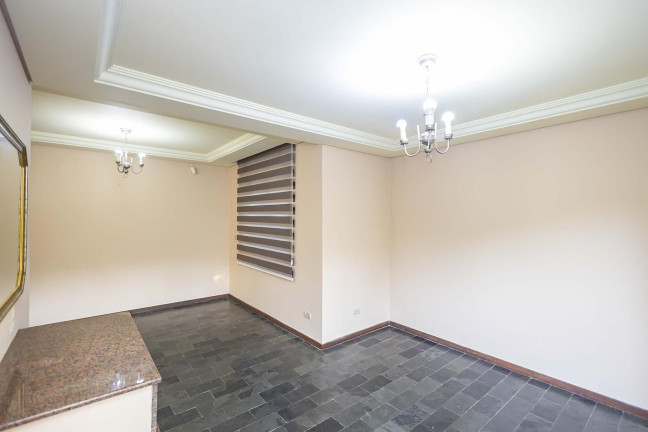 Imagem Casa com 3 Quartos à Venda, 350 m² em Santo Inácio - Curitiba Imagem Casa com 3 Quartos à Venda, 350 m² em Santo Inácio - Curitiba