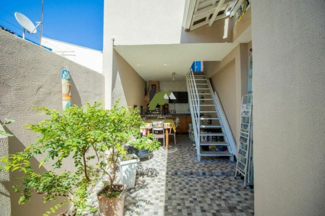 Imagem Casa com 3 Quartos à Venda, 95 m²