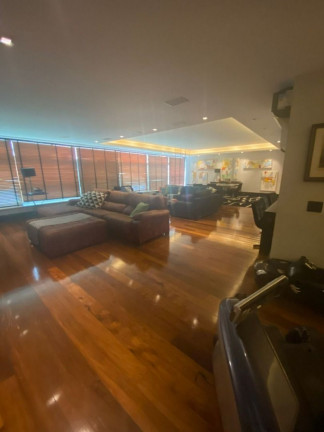 Imagem Imóvel com 3 Quartos à Venda, 280 m² em Copacabana - Rio De Janeiro Imagem Imóvel com 3 Quartos à Venda, 280 m² em Copacabana - Rio De Janeiro