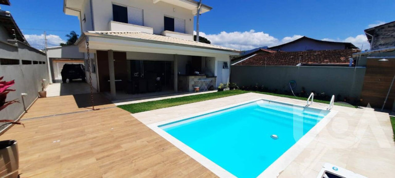 Casa com 4 Quartos à Venda, 360 m² em Jardim Britânia - Caraguatatuba