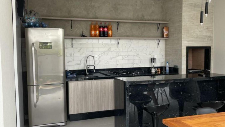 Imagem Imóvel com 3 Quartos à Venda, 220 m² Imagem Imóvel com 3 Quartos à Venda, 220 m²