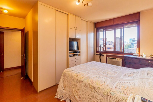 Imagem Imóvel com 4 Quartos à Venda, 335 m² em Rio Branco - Porto Alegre