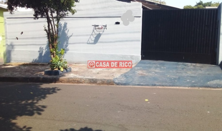 Casa com 2 Quartos à Venda, 90 m² em Conjunto Habitacional Violim - Londrina