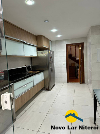 Imagem Casa com 3 Quartos à Venda, 302 m² em Piratininga - Niterói