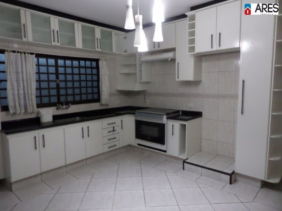 Imagem Casa com 3 Quartos para Alugar, 180 m² em Parque Novo Mundo - Americana Imagem Casa com 3 Quartos para Alugar, 180 m² em Parque Novo Mundo - Americana