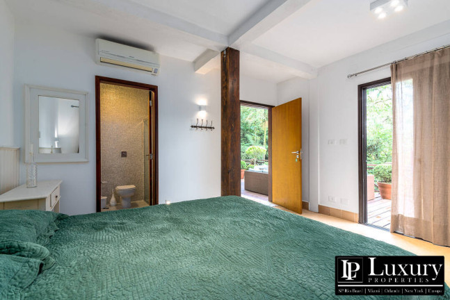 Imagem Casa de Condomínio com 7 Quartos à Venda, em Iporanga - Guarujá Imagem Casa de Condomínio com 7 Quartos à Venda, em Iporanga - Guarujá