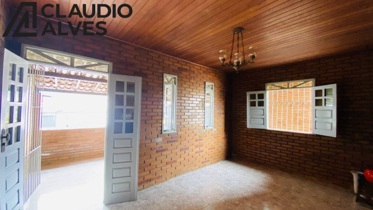 Imagem Casa com 4 Quartos à Venda, 200 m² em Capuchinhos - Feira De Santana