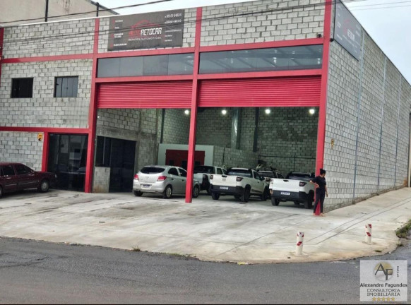 Galpão à Venda, 370 m² em Setor Três Marias - Goiânia