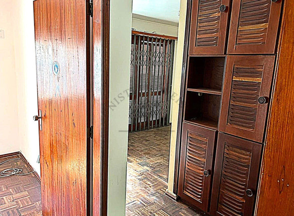 Imagem Casa com 3 Quartos à Venda, 224 m² em Jardim Lindóia - Porto Alegre Imagem Casa com 3 Quartos à Venda, 224 m² em Jardim Lindóia - Porto Alegre