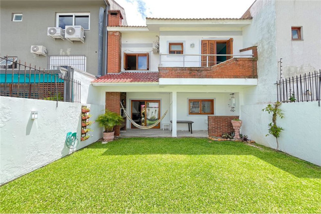 Imagem Casa com 3 Quartos à Venda, em Hípica - Porto Alegre Imagem Casa com 3 Quartos à Venda, em Hípica - Porto Alegre