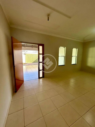 Imagem Casa com 3 Quartos à Venda, 190 m² em Residencial Flamingo - Goiânia Imagem Casa com 3 Quartos à Venda, 190 m² em Residencial Flamingo - Goiânia