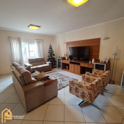 Imagem Casa com 1 Quarto à Venda, 240 m² em Jardim Maria Augusta - Taubaté Imagem Casa com 1 Quarto à Venda, 240 m² em Jardim Maria Augusta - Taubaté