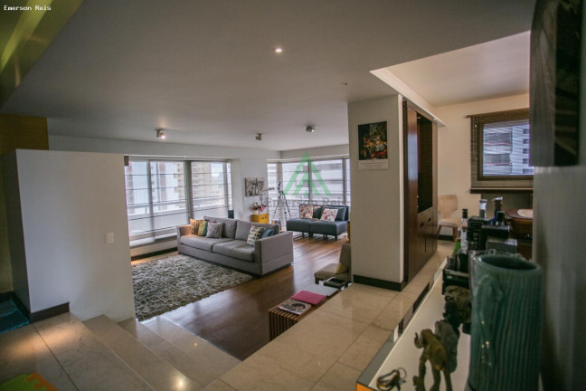 Imagem Casa com 3 Quartos à Venda, 290 m² em Aclimação - São Paulo Imagem Casa com 3 Quartos à Venda, 290 m² em Aclimação - São Paulo