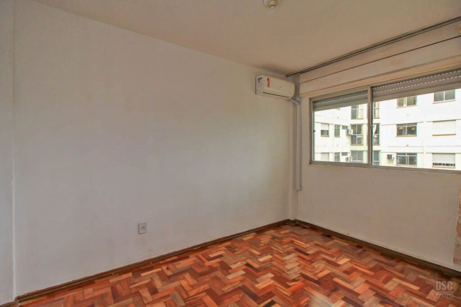 Imagem Imóvel com 1 Quarto à Venda, 38 m² em Cristal - Porto Alegre Imagem Imóvel com 1 Quarto à Venda, 38 m² em Cristal - Porto Alegre