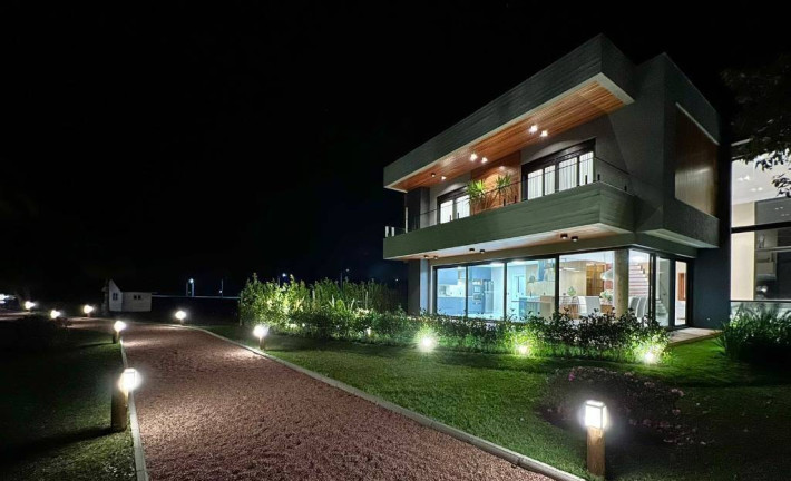 Imagem Casa de Condomínio com 4 Quartos à Venda, 250 m² em Arroio Teixeira - Capão Da Canoa