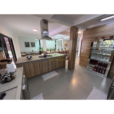Imagem Casa com 3 Quartos à Venda, 380 m² em Ariribá - Balneário Camboriú Imagem Casa com 3 Quartos à Venda, 380 m² em Ariribá - Balneário Camboriú