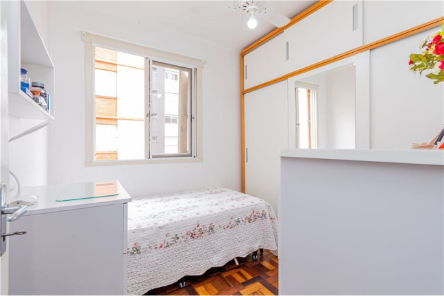 Imagem Imóvel com 2 Quartos à Venda, em Menino Deus - Porto Alegre Imagem Imóvel com 2 Quartos à Venda, em Menino Deus - Porto Alegre