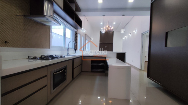 Imagem Imóvel com 3 Quartos à Venda, 237 m² em Condominio Village Da Serra - Mogi Guaç-u Imagem Imóvel com 3 Quartos à Venda, 237 m² em Condominio Village Da Serra - Mogi Guaç-u