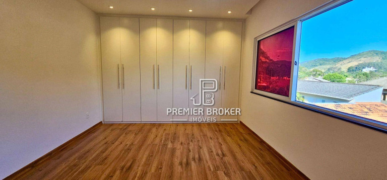 Imagem Casa com 3 Quartos à Venda, 248 m² em Vargem Grande - Teresópolis