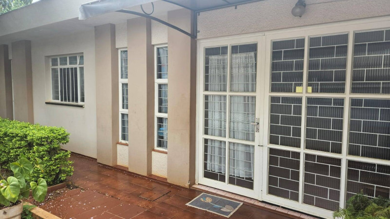 Imagem Casa com 3 Quartos à Venda, 520 m² em Centro - Arapongas