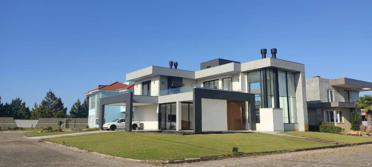 Imagem Casa com 5 Quartos à Venda, 600 m² em Atlântida Sul - Osório