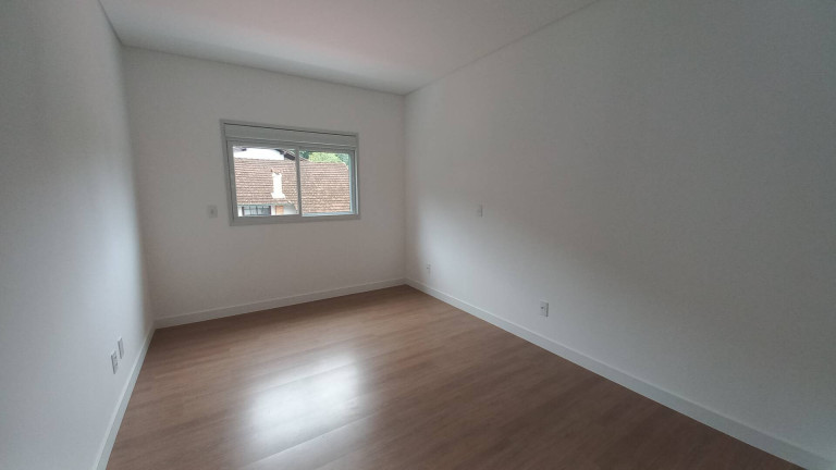 Foto do imóvel Casa com 4 Quartos à Venda, 270 m² em Glória - Joinville