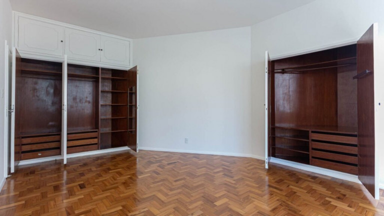 Imagem Imóvel com 3 Quartos à Venda, 135 m² em Copacabana - Rio De Janeiro Imagem Imóvel com 3 Quartos à Venda, 135 m² em Copacabana - Rio De Janeiro