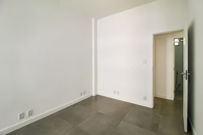 Imagem Imóvel com 2 Quartos à Venda, 72 m² em Copacabana - Rio De Janeiro Imagem Imóvel com 2 Quartos à Venda, 72 m² em Copacabana - Rio De Janeiro