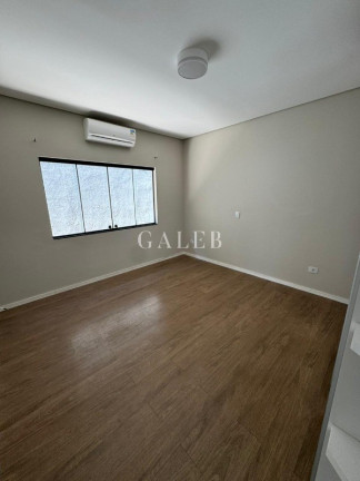 Imagem Casa com 3 Quartos à Venda, 399 m² em Vila Petrópolis - Atibaia Imagem Casa com 3 Quartos à Venda, 399 m² em Vila Petrópolis - Atibaia