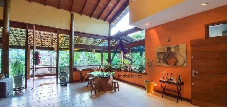 Imagem Casa com 3 Quartos à Venda, 350 m² em Fradinhos - Vitória Imagem Casa com 3 Quartos à Venda, 350 m² em Fradinhos - Vitória