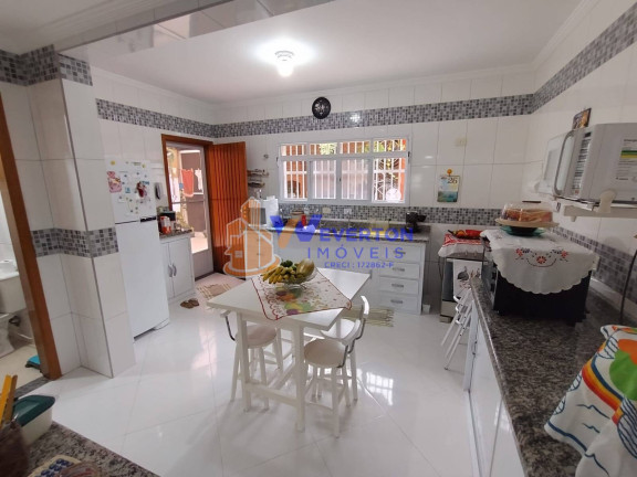 Imagem Casa com 3 Quartos à Venda, 220 m² em Centro - Mongaguá