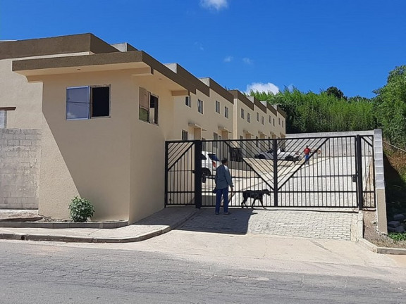 Sobrado com 2 Quartos à Venda, 48 m² em Cachoeira - Cotia