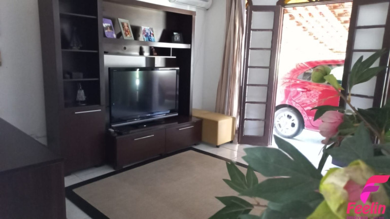 Imagem Casa com 3 Quartos à Venda, 250 m² em Carianos - Florianópolis